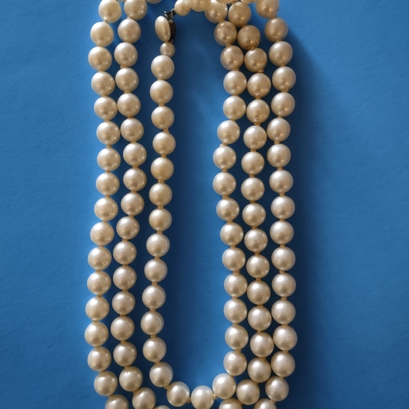 60" Vintage Imitation Pearl Necklace - Picture 9 of 11